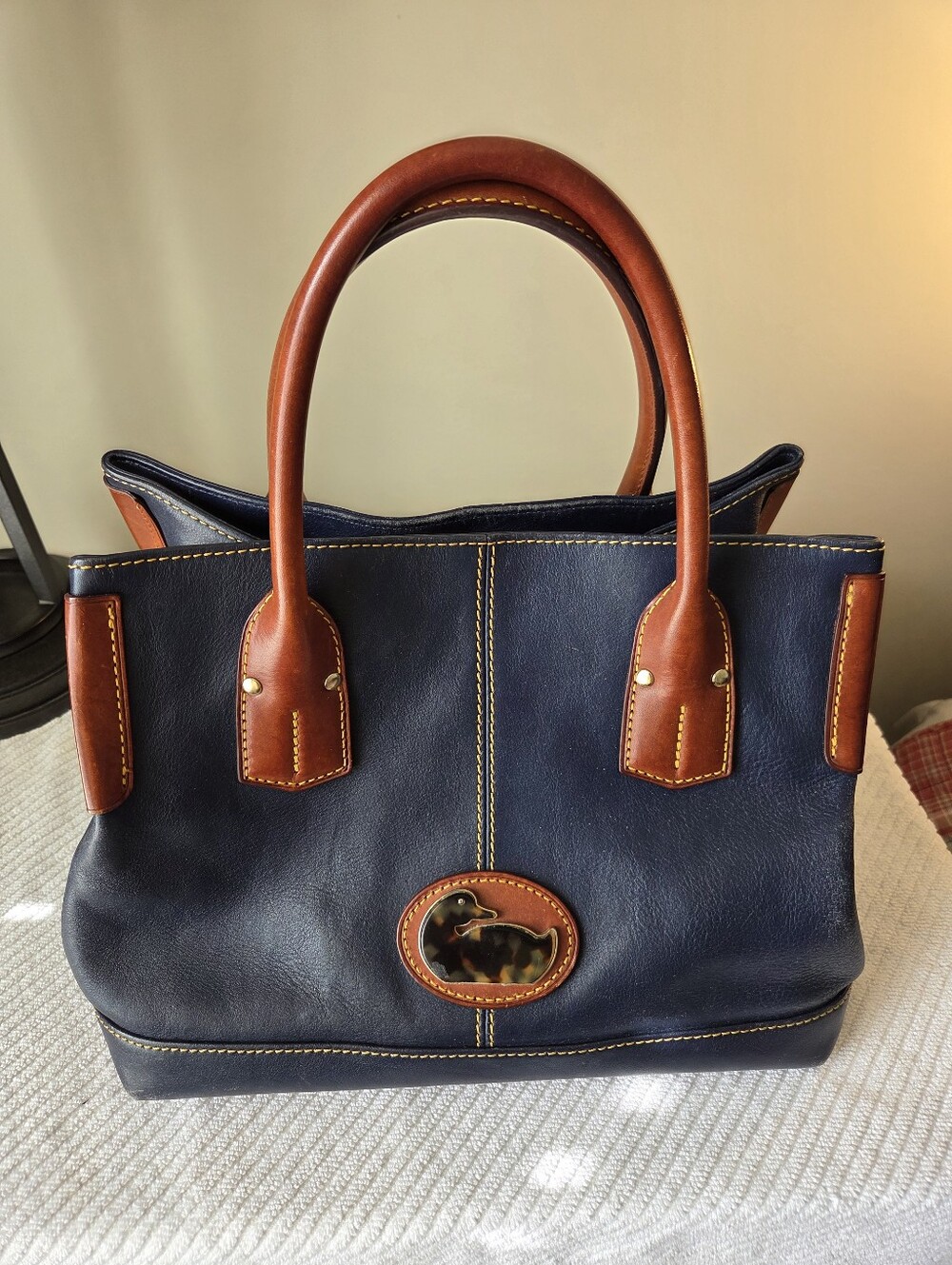 LEATHER NAVY BLUE DOONEY &  BOURKE BAG